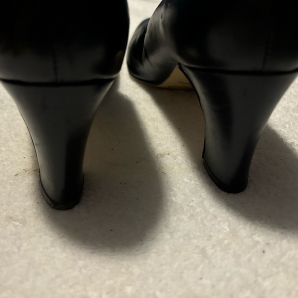 Almost Brand New Heels By ETIENNE AIGNER - Size 10 M

Box 71 - Picture 5 of 6